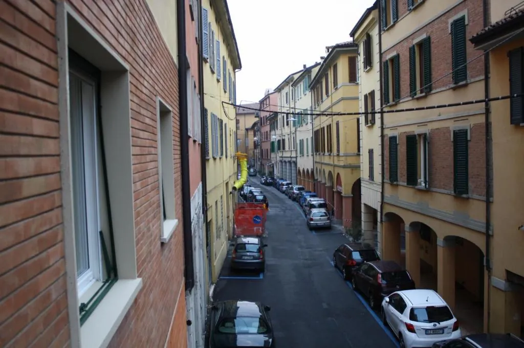 Via Strazzacappe a Bologna